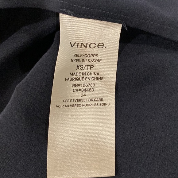 Vince silk Navy Blue V-Neck Dress
Size XS. Dress is a boxy style, runs large - Picture 4 of 4